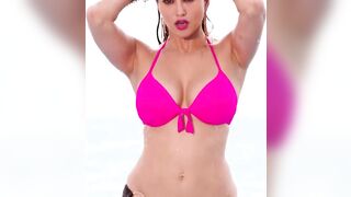 Slowmo of Celeb: Sunny Leone №3 #4