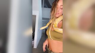 Sommer Ray: snake & shake #1