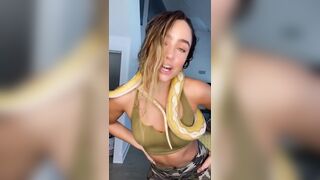 Sommer Ray: snake & shake #4