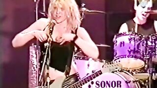 Courtney Love Showing Her Tits To Thousands Of People