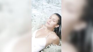 Models: Bella Hadid - Guide to LA Vertical Edit #2