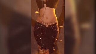 Navel NSFW: Mrunal Thakur navel #4