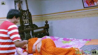 Navel NSFW: Sonia Agarwal's Navel In A Saree #4