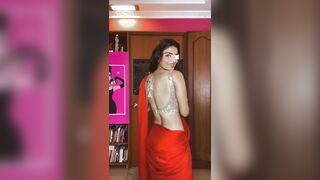 Navel NSFW: Anveshi Jain in red saree #1