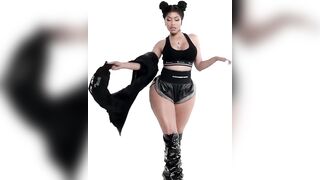 Nicki Minaj: Favorite size #4