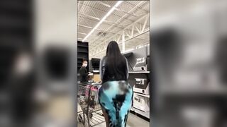 Nickii The Boss: Clapping her ♥️♥️ in the store #2