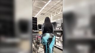 Nickii The Boss: Clapping her ♥️♥️ in the store #4