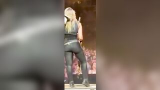 Nita Strauss's ass