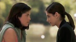 Retro Babes: Sarah Michelle Gellar kissing Selma Blair in Cruel Intentions. #2