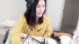 Offlinetv Girls: Hafu squeezing her boobs #4