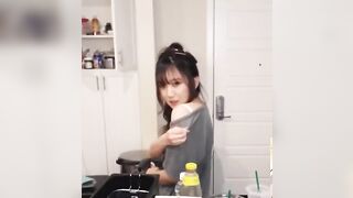 Offlinetv Girls: Aria teasing #1