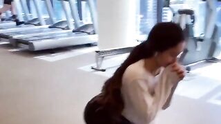 Offlinetv Girls: Valkyrae working out #4