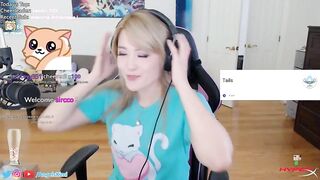 Offlinetv Girls: Kimi in shorts #1