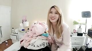 Offlinetv Girls: Kimi showing us ♥️♥️ #3