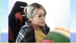 Offlinetv Girls: yellow still the best #1