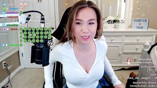 Offlinetv Girls: Jodi trying out outfits for TwitchCon #3