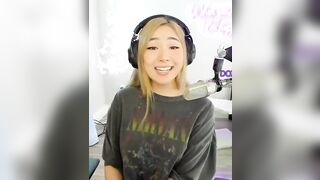 Offlinetv Girls: Loose shirt #2