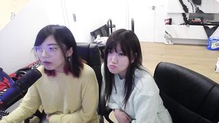 Offlinetv Girls: Lily's insecurities #1