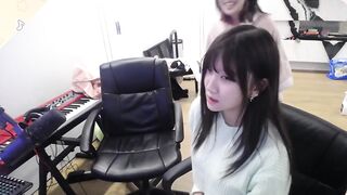 Offlinetv Girls: Lily's insecurities #3