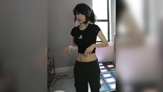 Offlinetv Girls: Emi KirbDance #1