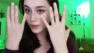 Offlinetv Girls: Pros of having big hands ♥️♥️ #2