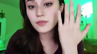 Offlinetv Girls: Pros of having big hands ♥️♥️ #3