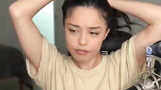 Offlinetv Girls: Rae Lipbites and playing with her hair #2