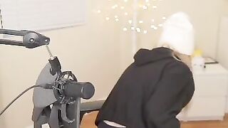 Angelskimi bending over