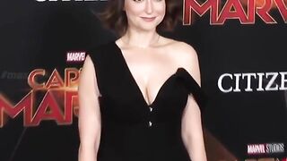 Milana Vayntrub: Captain Marvel photo line #1