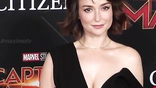 Milana Vayntrub: Captain Marvel photo line #2