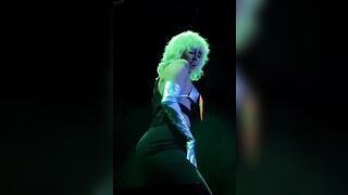 Miley Cyrus: teasing and smacking her phat ass onstage #2